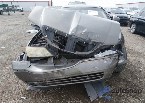 2003 Lincoln Town Car Signature из США, поврежденный, VIN 1LNHM82W33Y697642